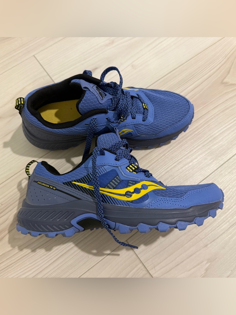 Saucony Women’s Blue & Yellow Trail Running Shoes-Size 8